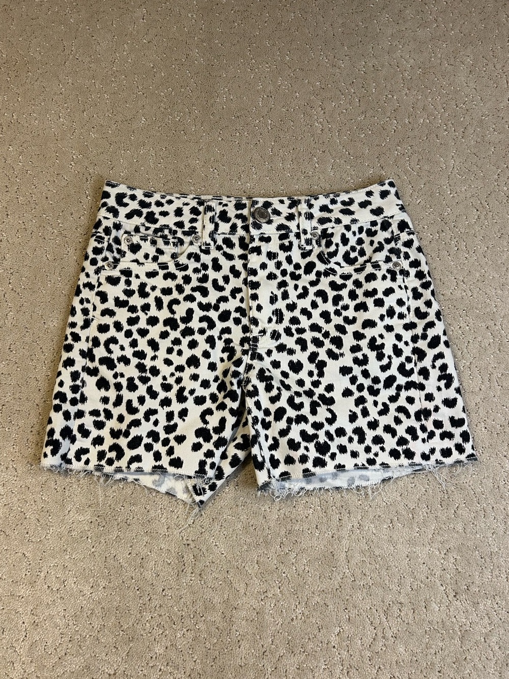 American Eagle Women's 0 Shorts White Black Animal Print Stretch Cut-Off